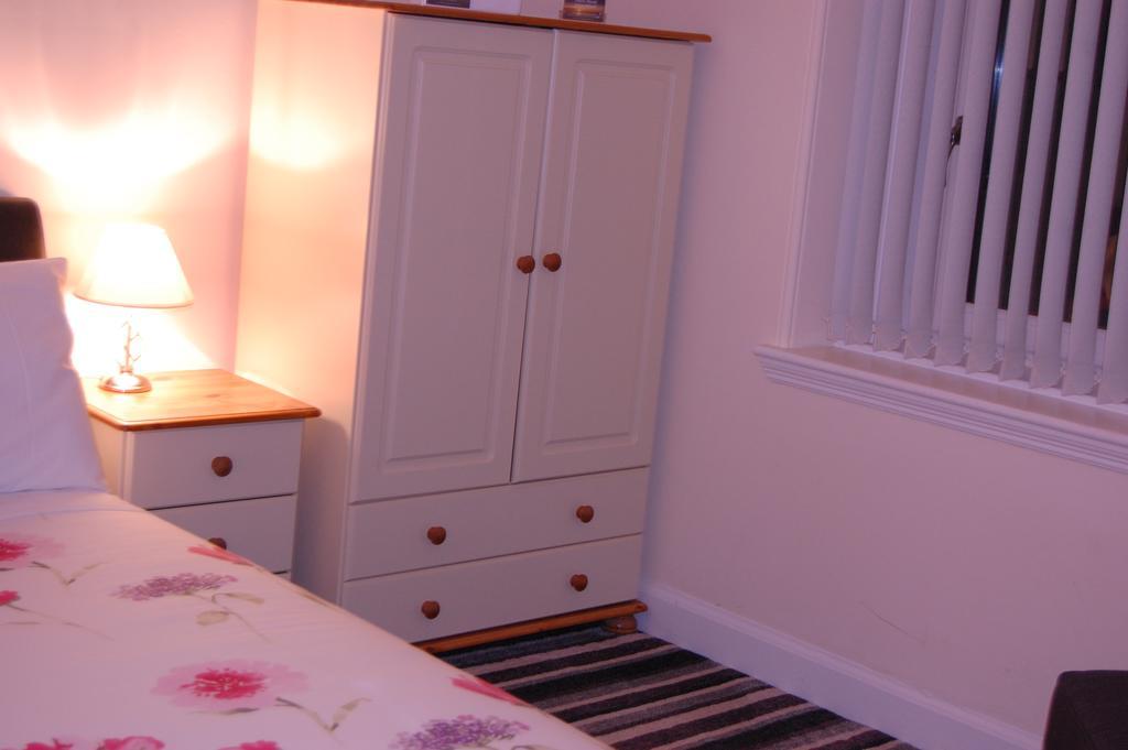 Dawn Break Bed & Breakfast Largs Bilik gambar